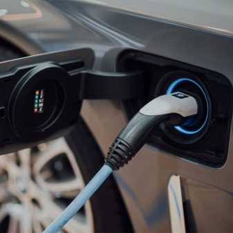 Electric cars gain record market share in Europe