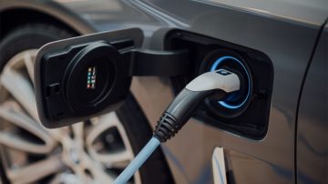 Electric cars gain record market share in Europe