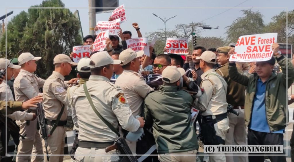 Cops thwart students' bid to storm Raj Bhavan, CM's Bungalow 9 Cops thwart students’ bid to storm Raj Bhavan, CM’s Bungalow