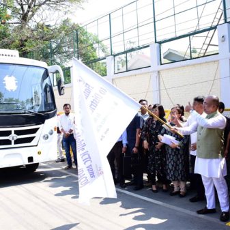 Chief Minister flags off 6 Mobile ICTC vans