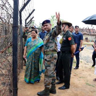 Guv inspects Indo-Myanmar border fencing, interacts with jawans