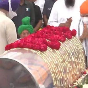 PM pays last respect to former Punjab CM Parkash Singh Badal