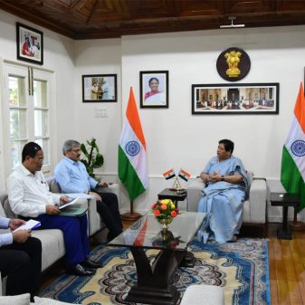 CS briefs Governor on prevailing situation in State