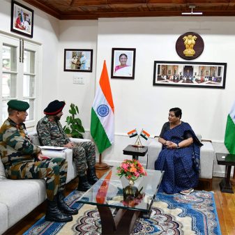 GOC 3 Corps briefs Governor on security situation