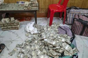 Cash Haul of Rupees 318 Crore