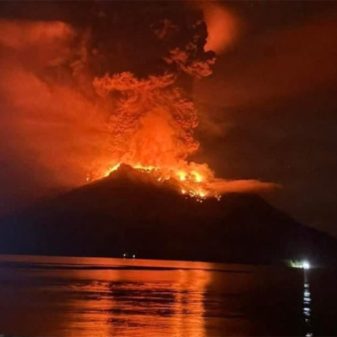 Eruption of Ruang volcano forces evacuation of hundreds