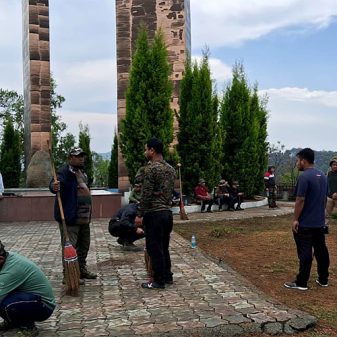 District Administration Thoubal Organises Social Service At Khongjom War Memorial Complex